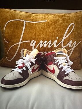 Nike Air Jordan 1 Mid SE Bread Butter & Sole Kids size 5Y